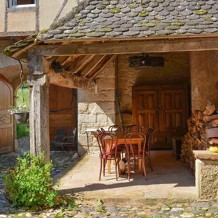 La Cour Pavee * Sebrazac