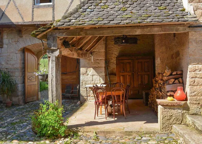 La Cour Pavee * Sebrazac