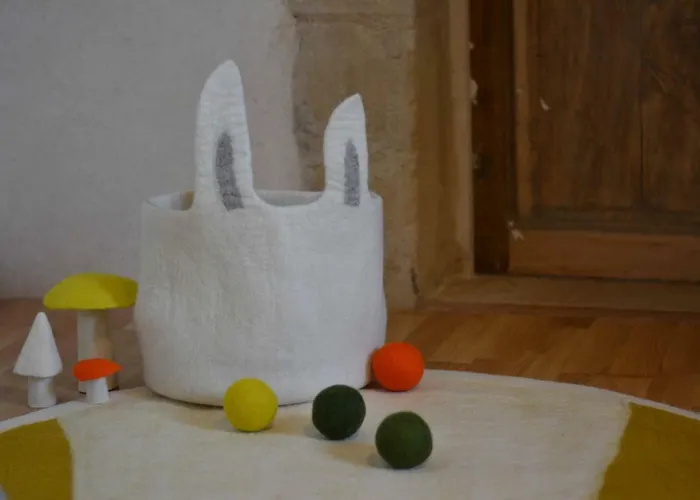 La Cour Pavee * Sebrazac