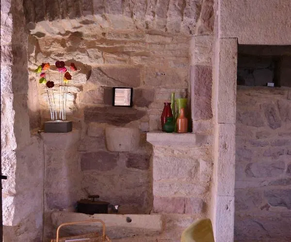 La Cour Pavee * Sebrazac